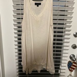 Lane Bryant. Size 18/20. Lace trimmed flowy tank. (Tub B)